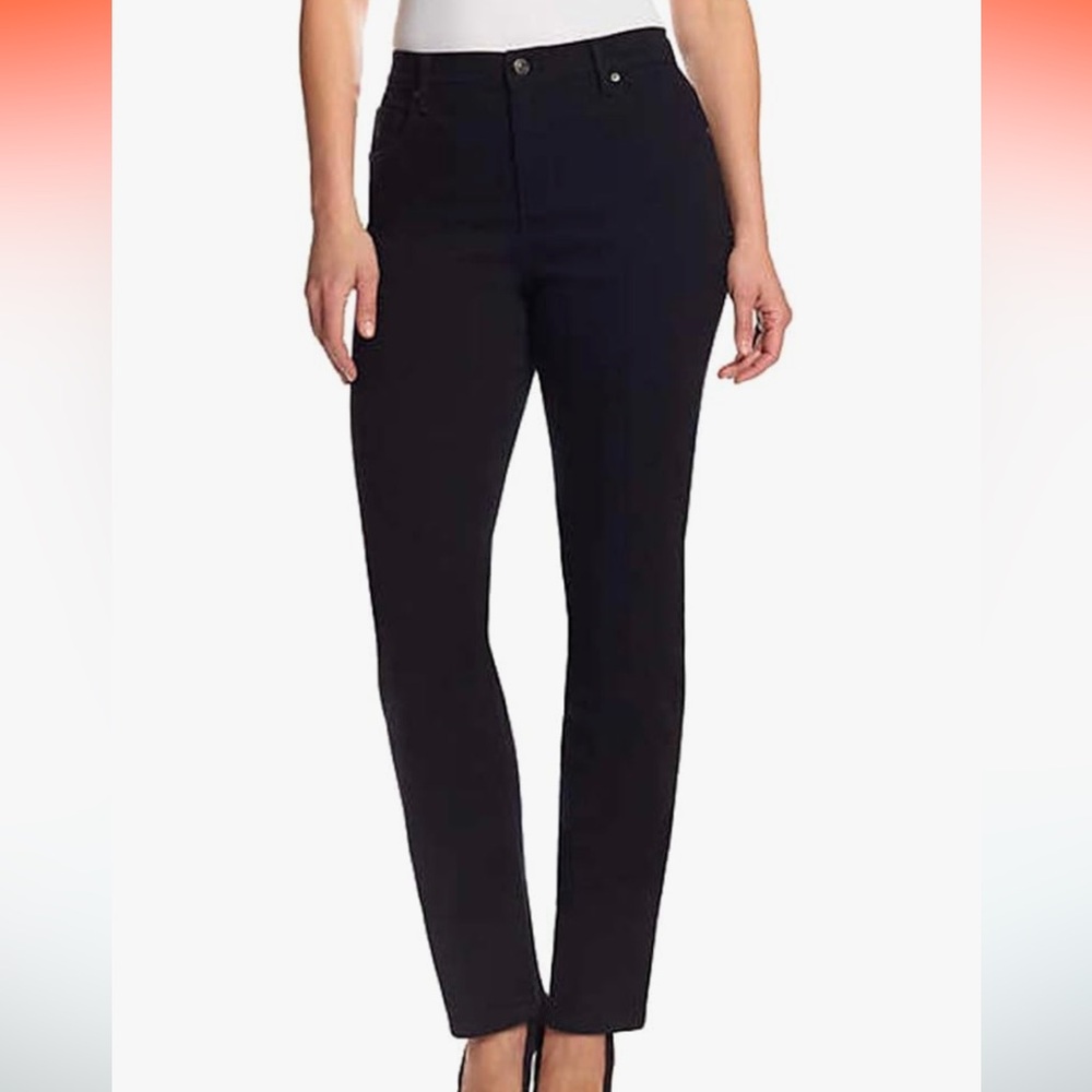 Gloria Vanderbilt Women's Amanda Classic High Rise Tapered Jean in black size 6
